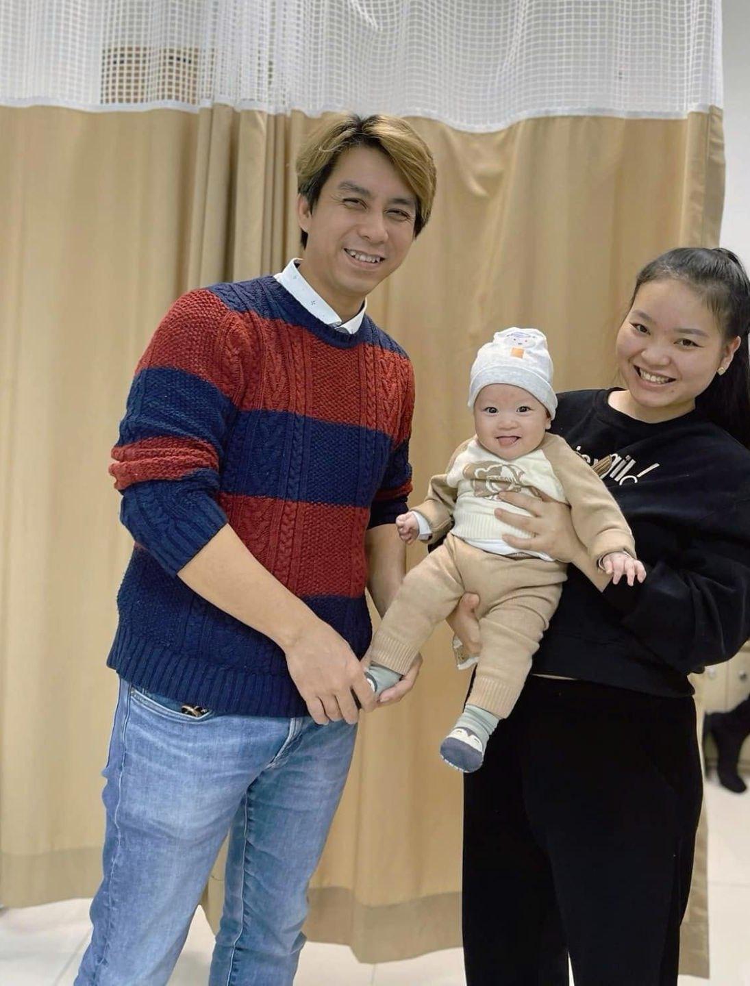 ThS.BS. Nguyễn Ngọc Tú cùng mẹ và em bé từng được bác sĩ truyền máu trong tử cung