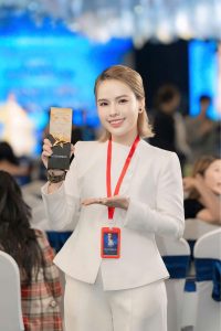 Đỗ Hương phun xăm thẩm mỹ