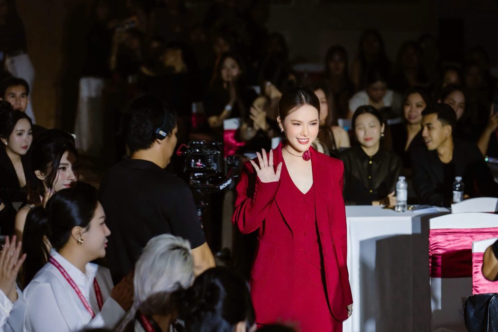 Đỗ Hương phun xăm thẩm mỹ