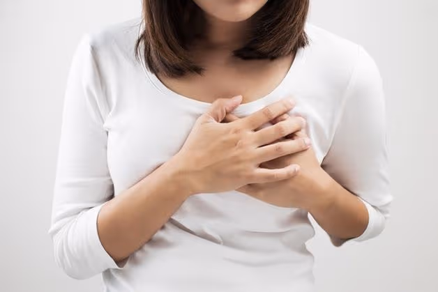 Mẹ bầu bị ngứa núm vú do da căng và khô trong thai kỳ