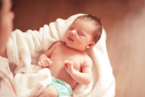 Chăm sóc trẻ sơ sinh tháng đầu