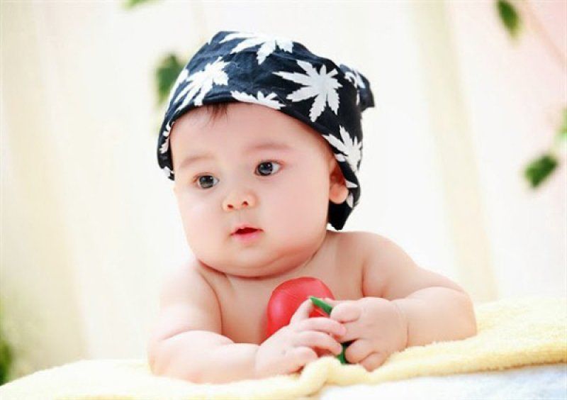 Em bé 12 tháng tuổi