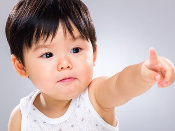 Em bé 19 tháng tuổi