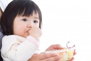 Em bé 21 tháng tuổi
