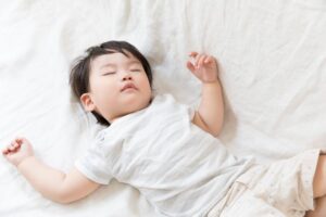 Em bé 23 tháng tuổi