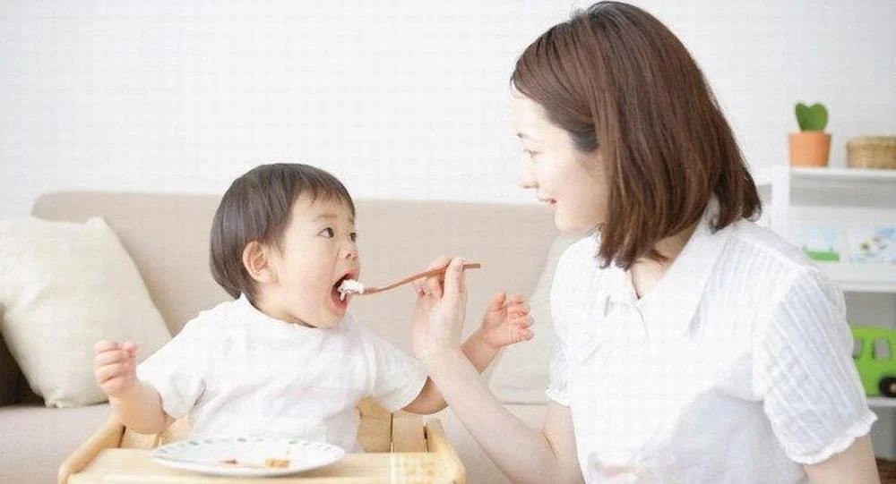 Em bé 27 tháng tuổi
