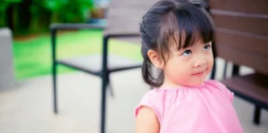 Em bé 30 tháng tuổi