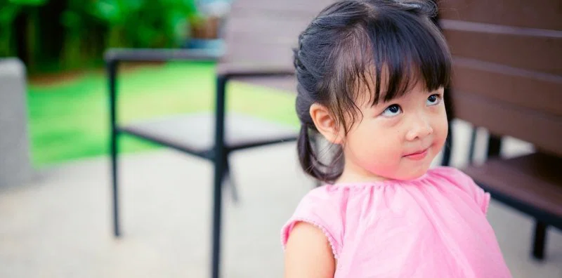 Em bé 30 tháng tuổi
