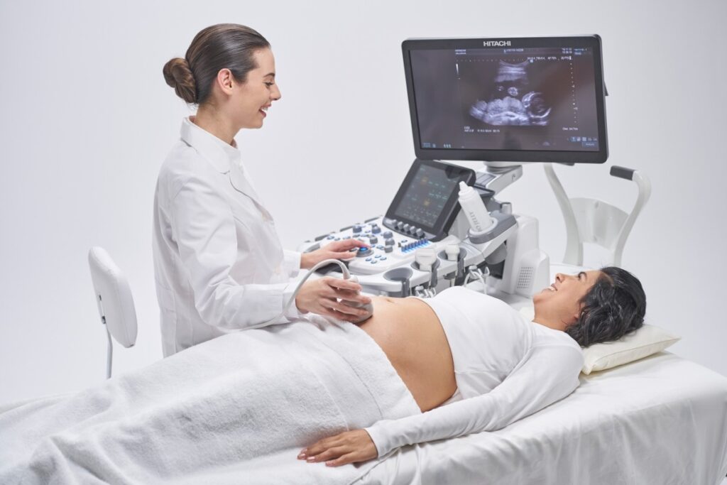 Siêu âm thai kỳ cho mẹ bầu nhằm đánh giá sự phát triển và sàng lọc bất thường thai nhi