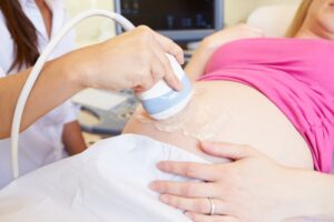 Hình ảnh siêu âm theo dõi thiểu ối trong thai kỳ, đánh giá nước ối và sự phát triển của thai nhi